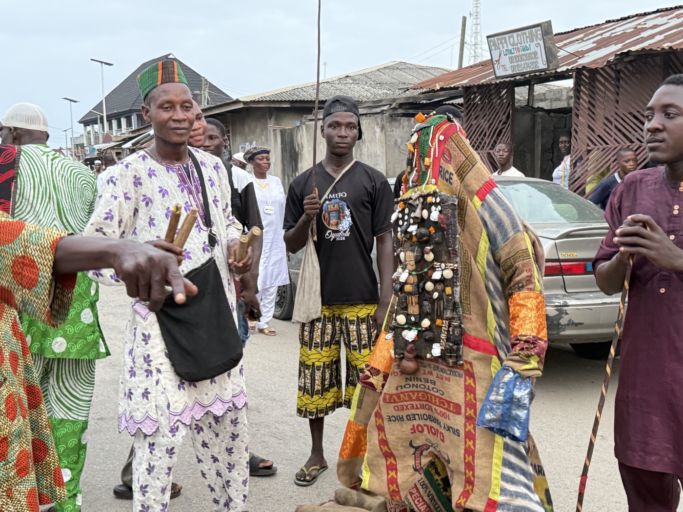 An Egungun masquerade in Badagry, Nigeria. Photo: Olabinjo, CC BY-SA 4.0, via Wikimedia Commons.